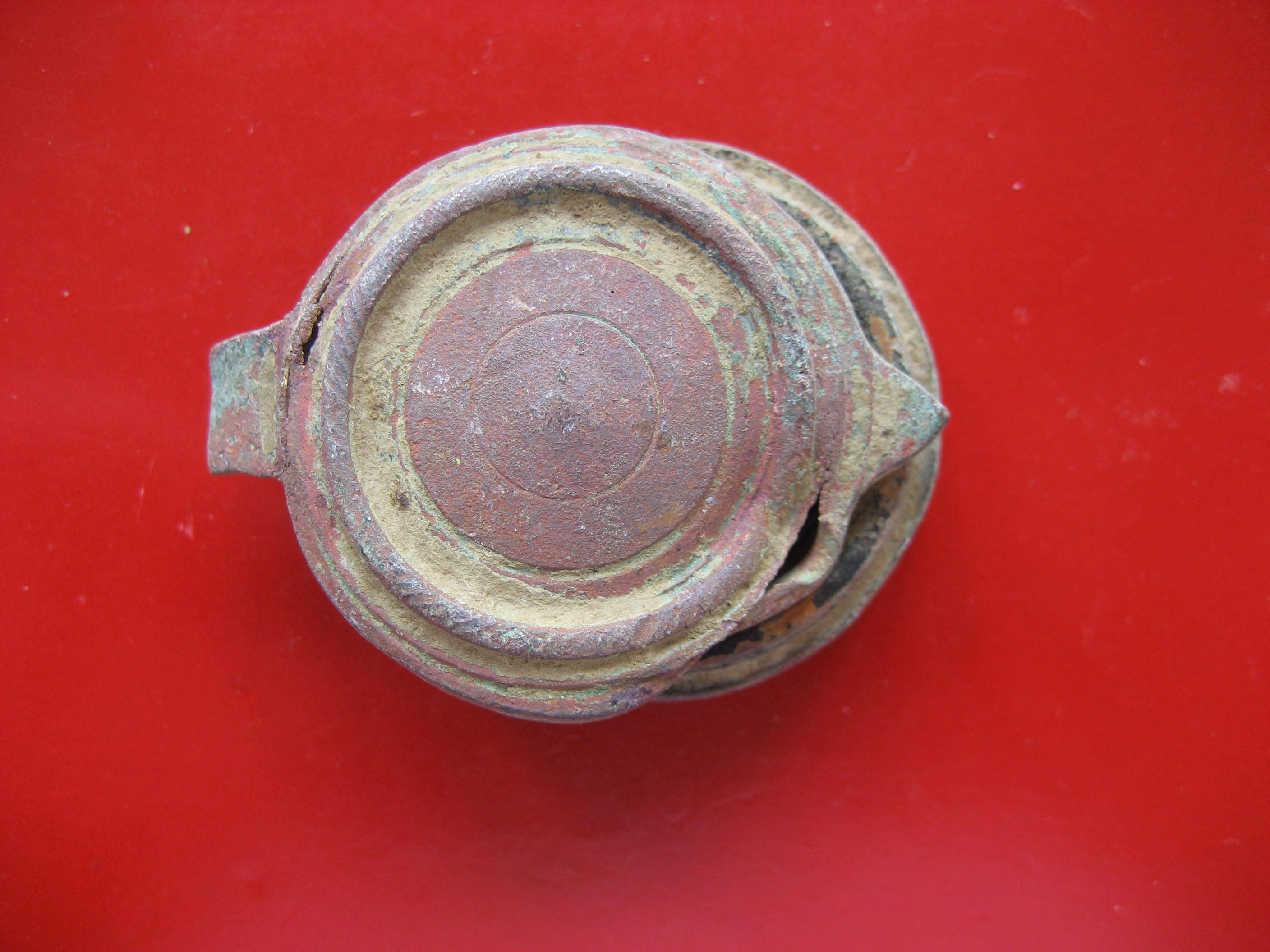 (2)couvercle d encrier 19-20e en bronze.JPG