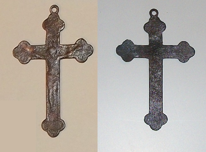 Sympathique petit crucifix.jpg