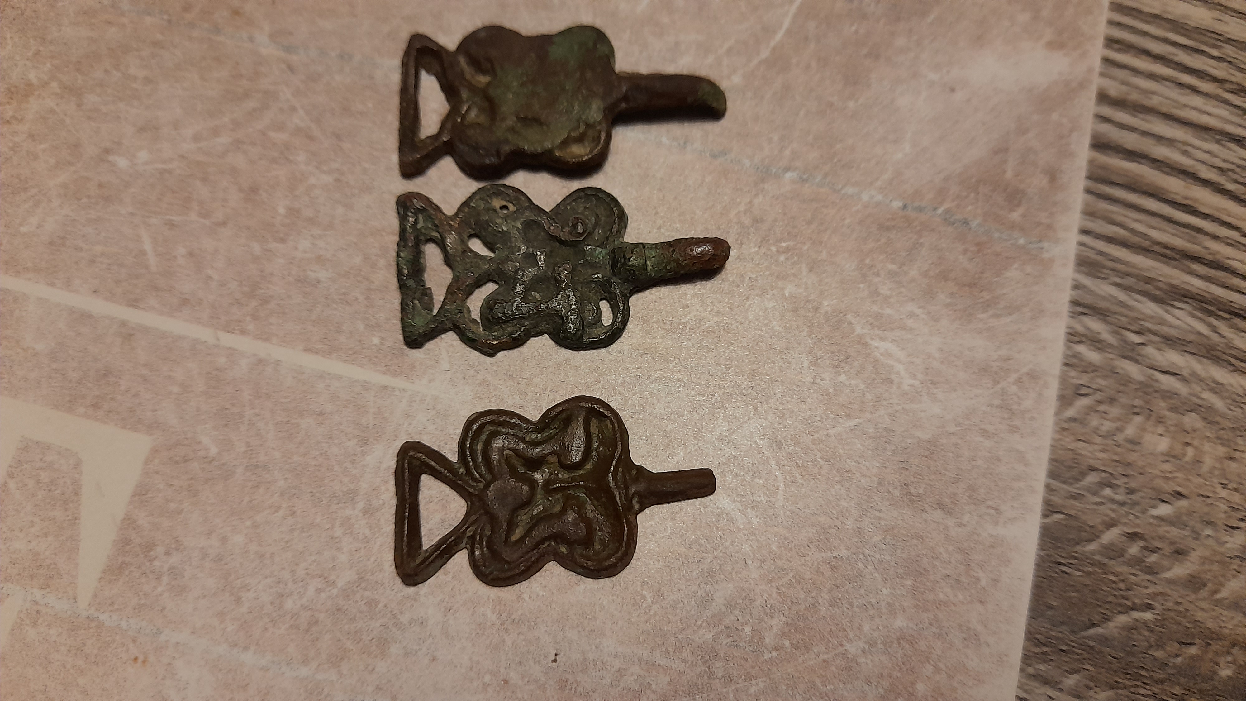 crochets de robe E a l'envers.jpg