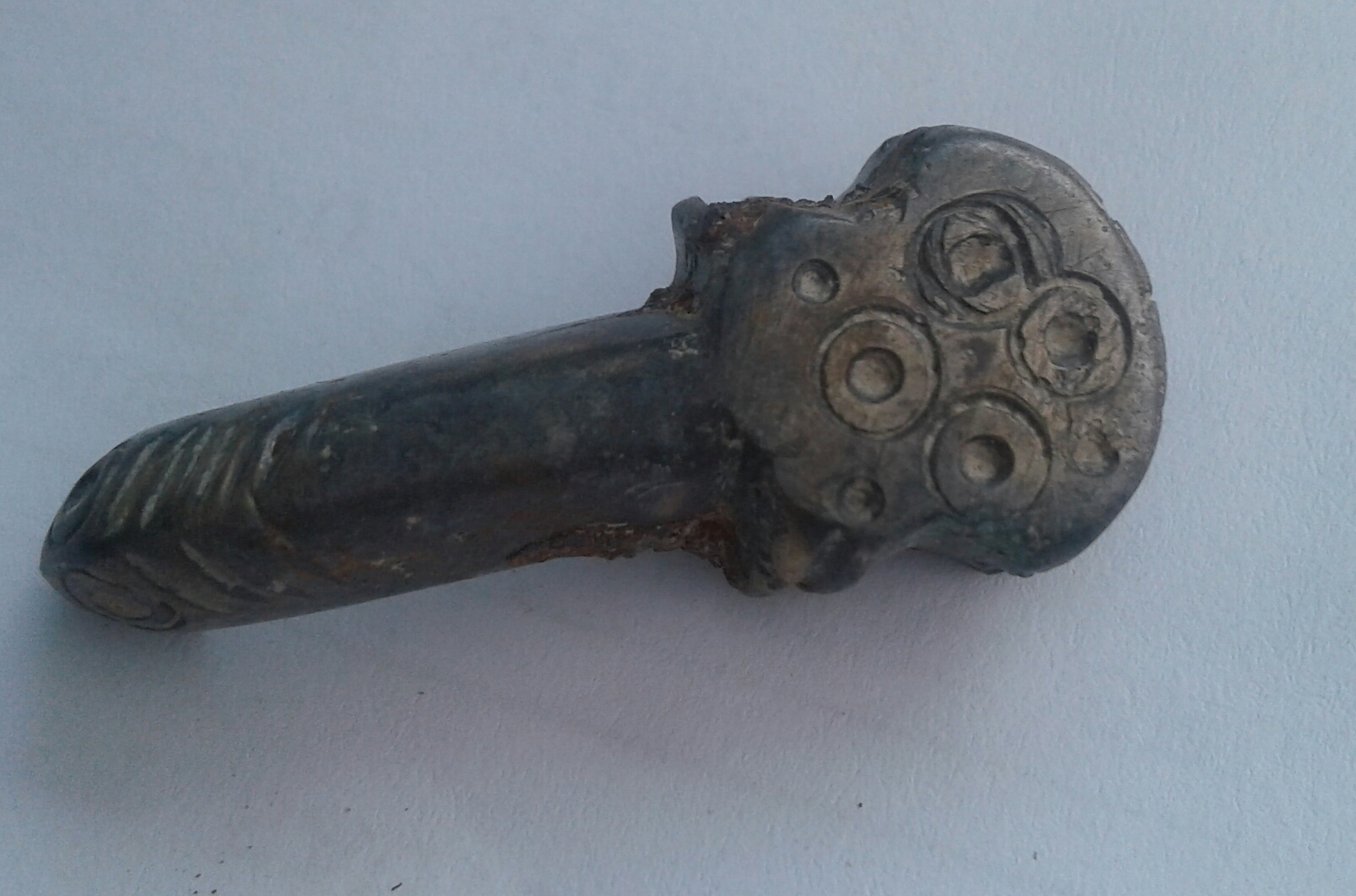 ardillon de boucle Mérovingienne damasquinée 6e 8e (1).jpg