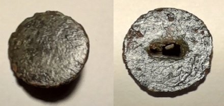 Petit bouton en bronze.jpg