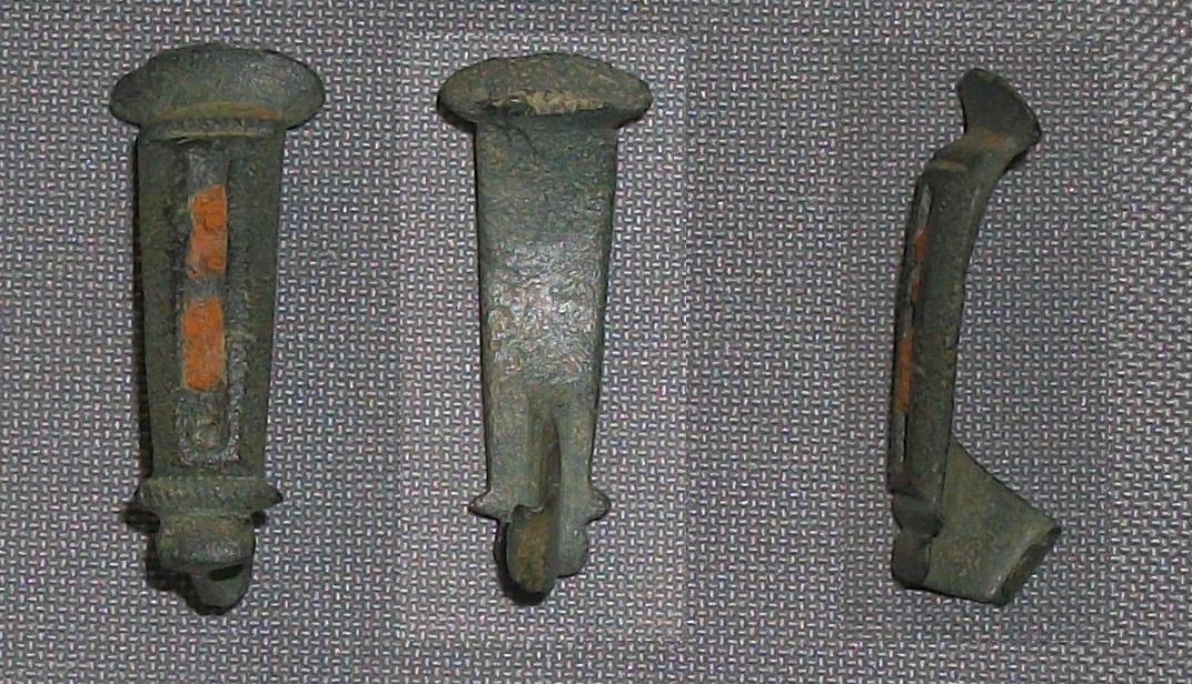 Fibule avec émaux.JPG