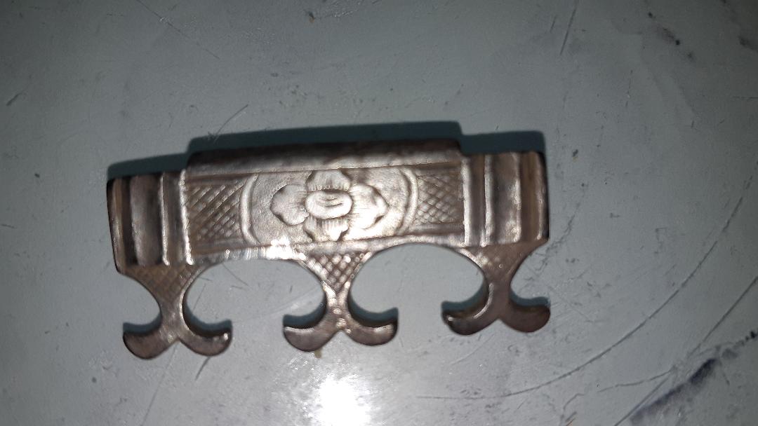 attache de col 1.jpeg