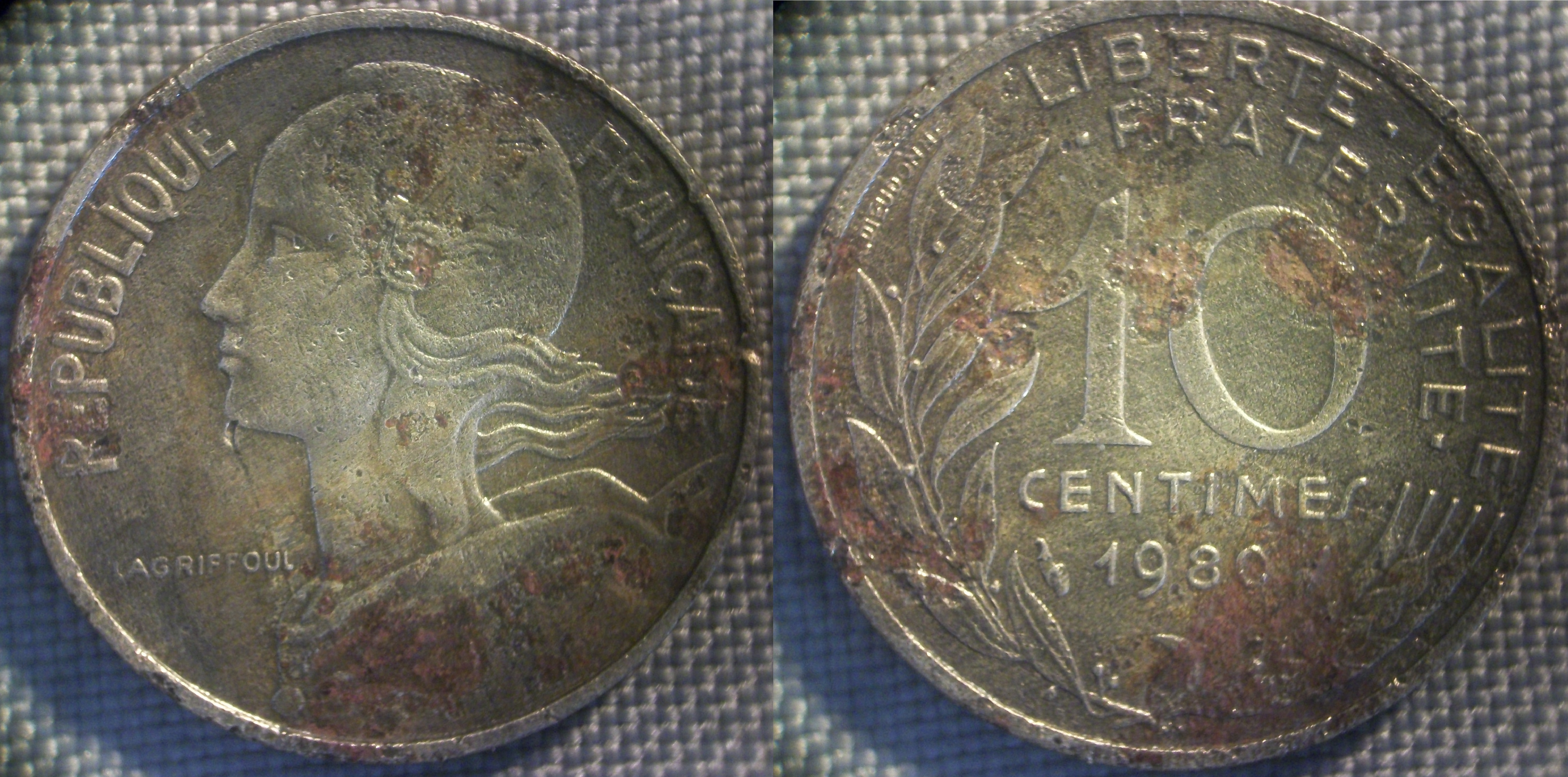 La pauvre 10 ct qui à souffert du temps