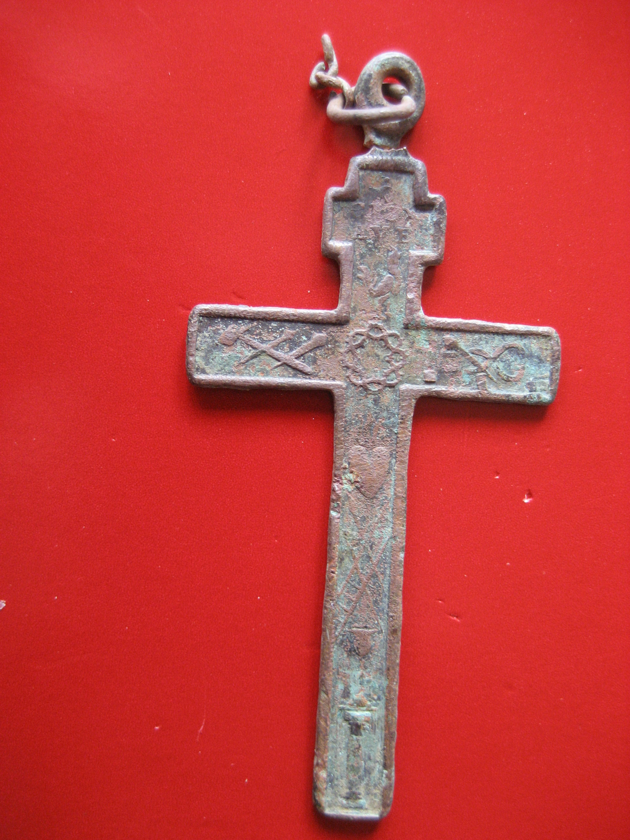 (1)croix du christ et instruments.JPG