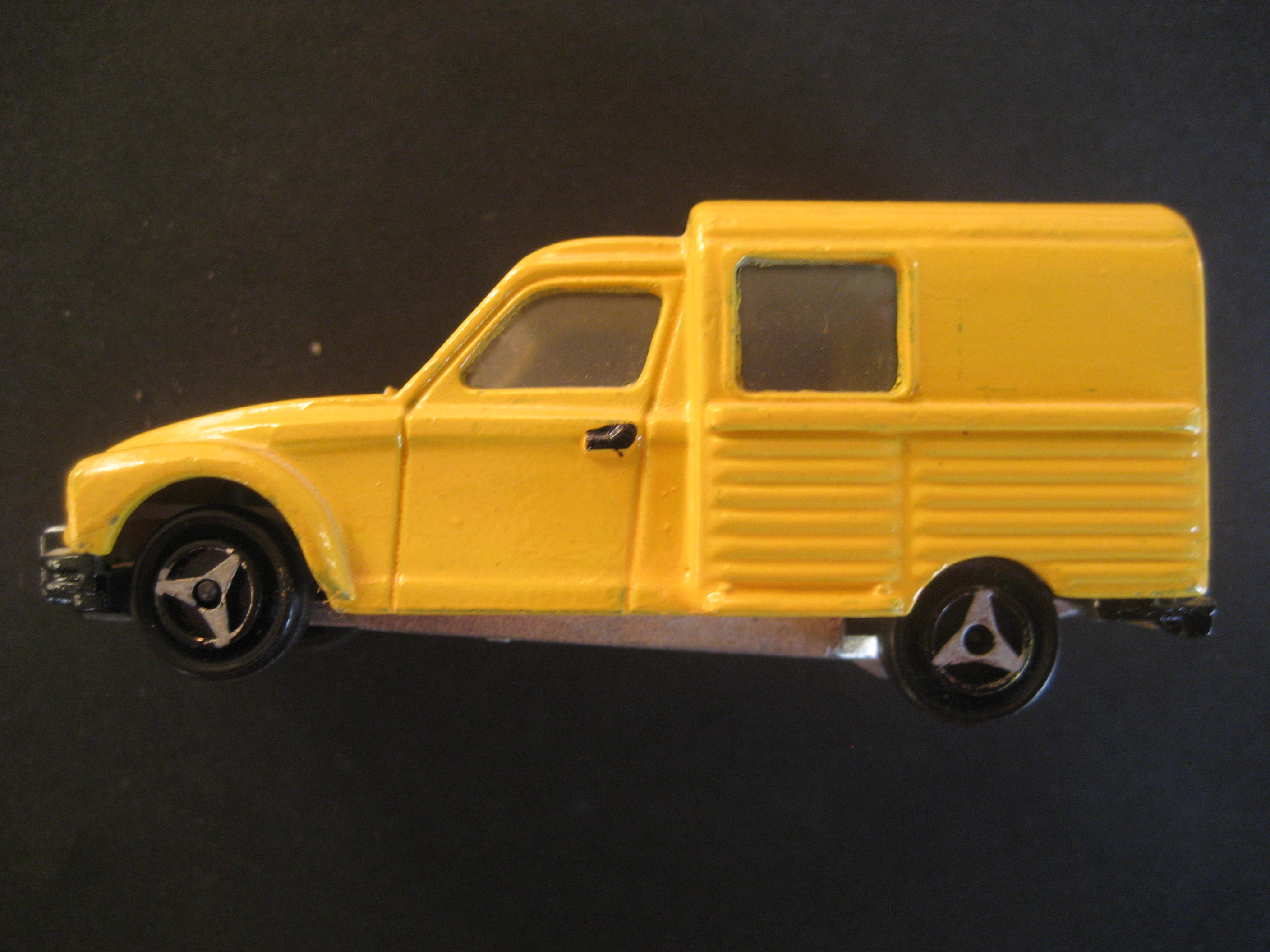 (13)Citroen Acadiane(Majorette)N 235 France 1967 a 1991.JPG