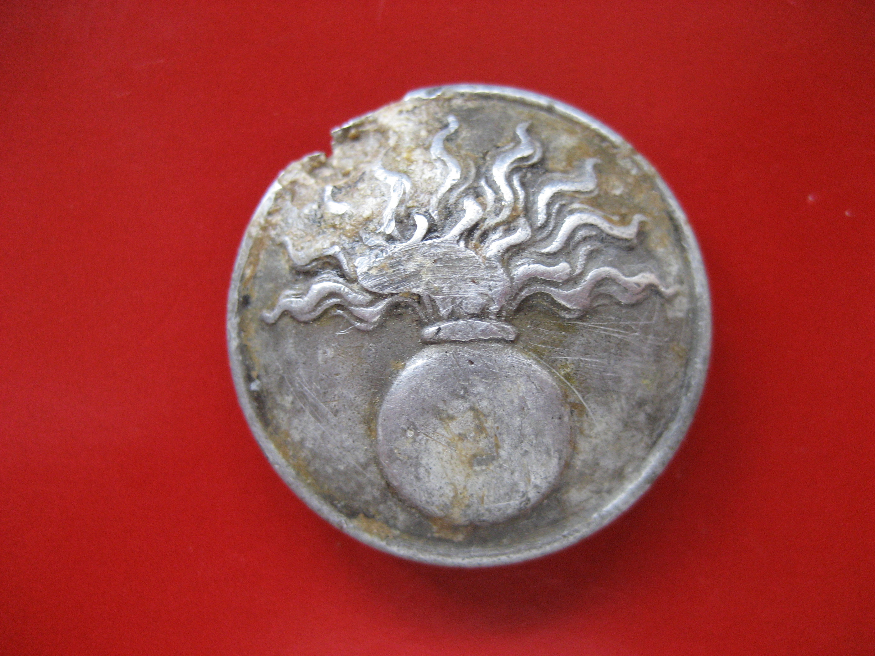 (22)Bouton grenade de l'infanterie  alu  1916 à 1918.jpg