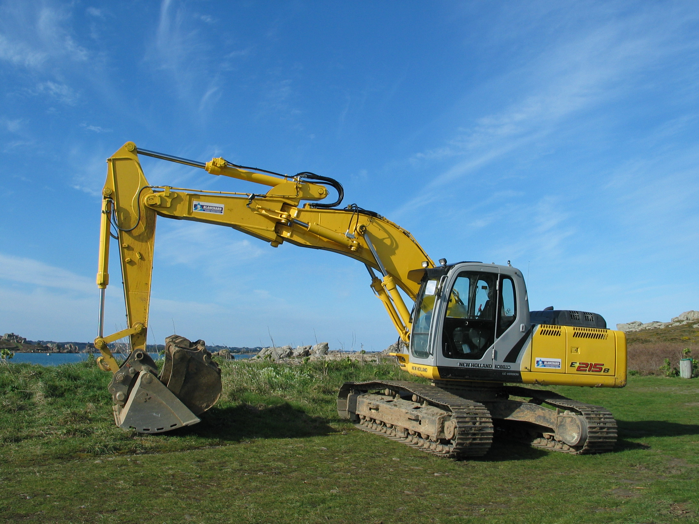Excavator_in_Brittany_France.JPG