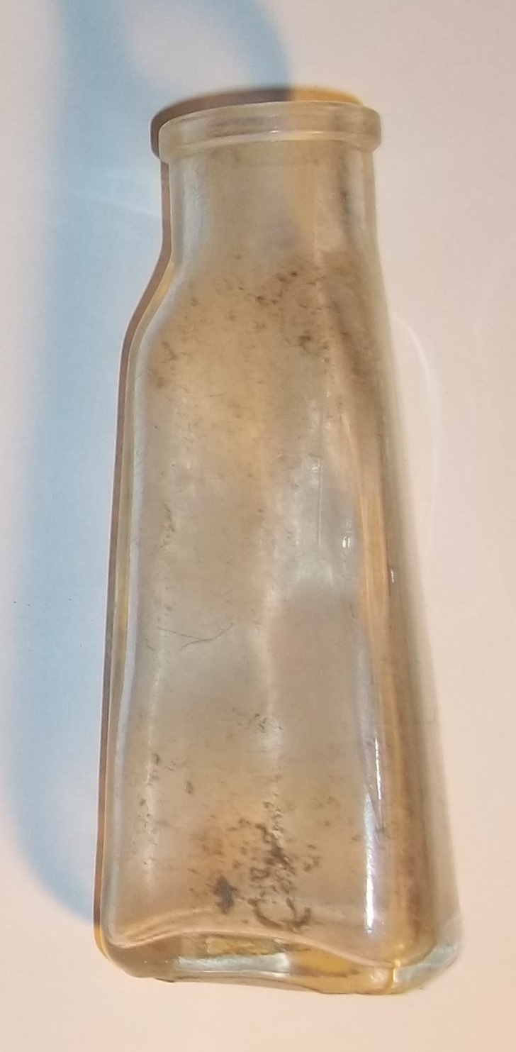 Petite fiole triangulaire.jpg